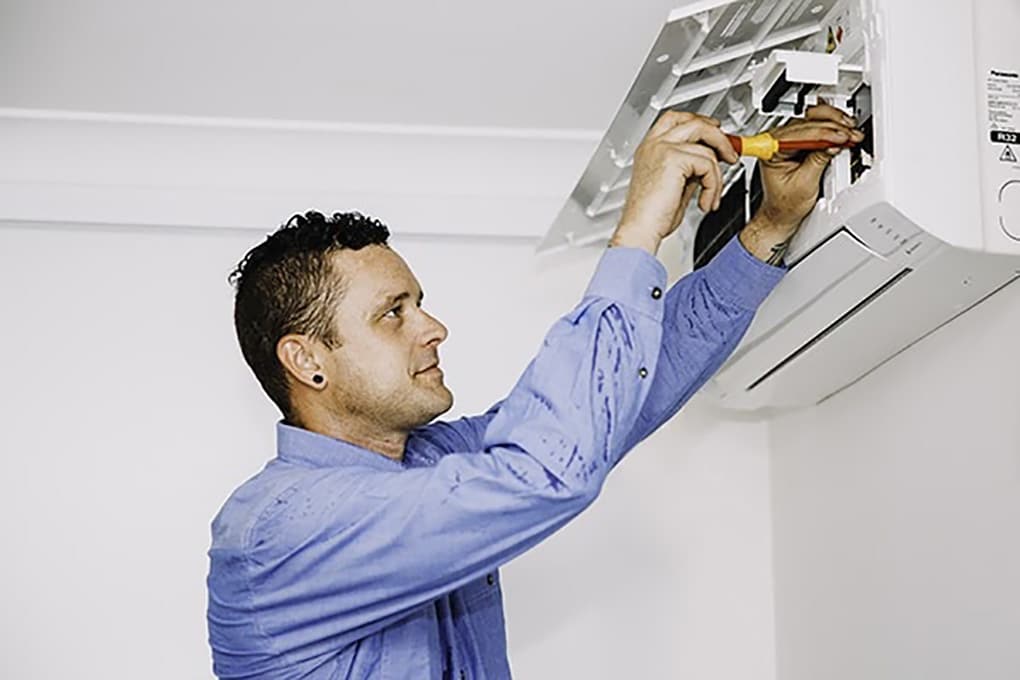 Man fixing an air conditioner